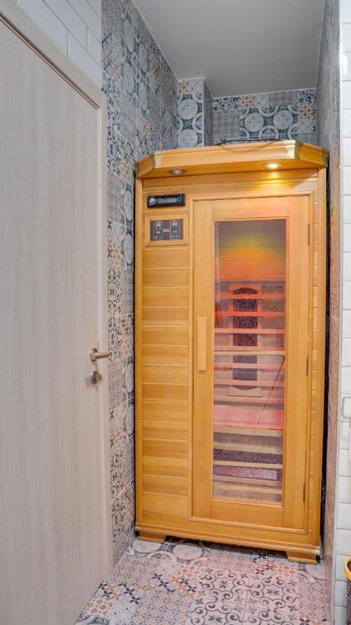 Spa Apartment Yang - Hot Tub, Sauna, Spa Нови Сад Екстериор снимка