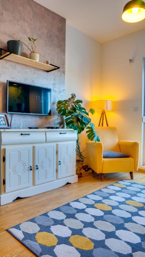 Spa Apartment Yang - Hot Tub, Sauna, Spa Нови Сад Екстериор снимка