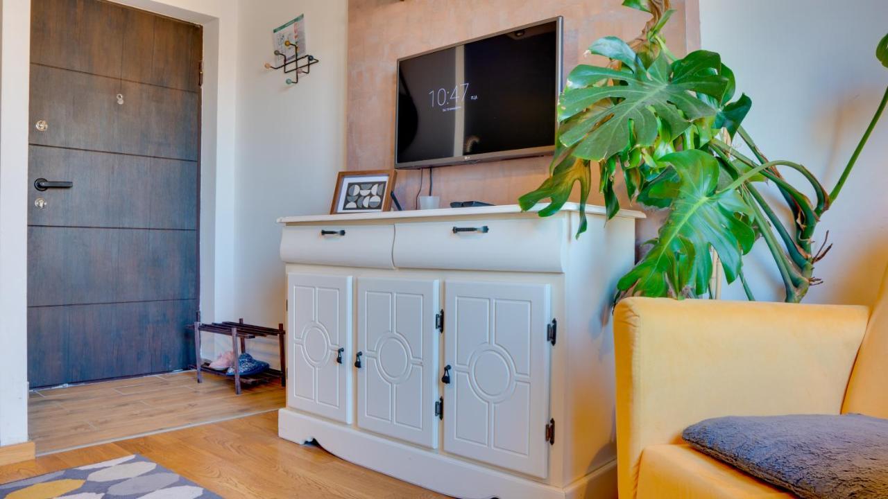 Spa Apartment Yang - Hot Tub, Sauna, Spa Нови Сад Екстериор снимка