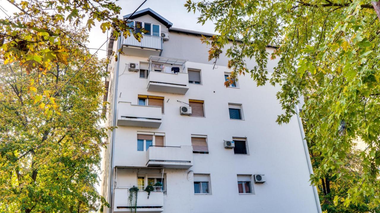 Spa Apartment Yang - Hot Tub, Sauna, Spa Нови Сад Екстериор снимка