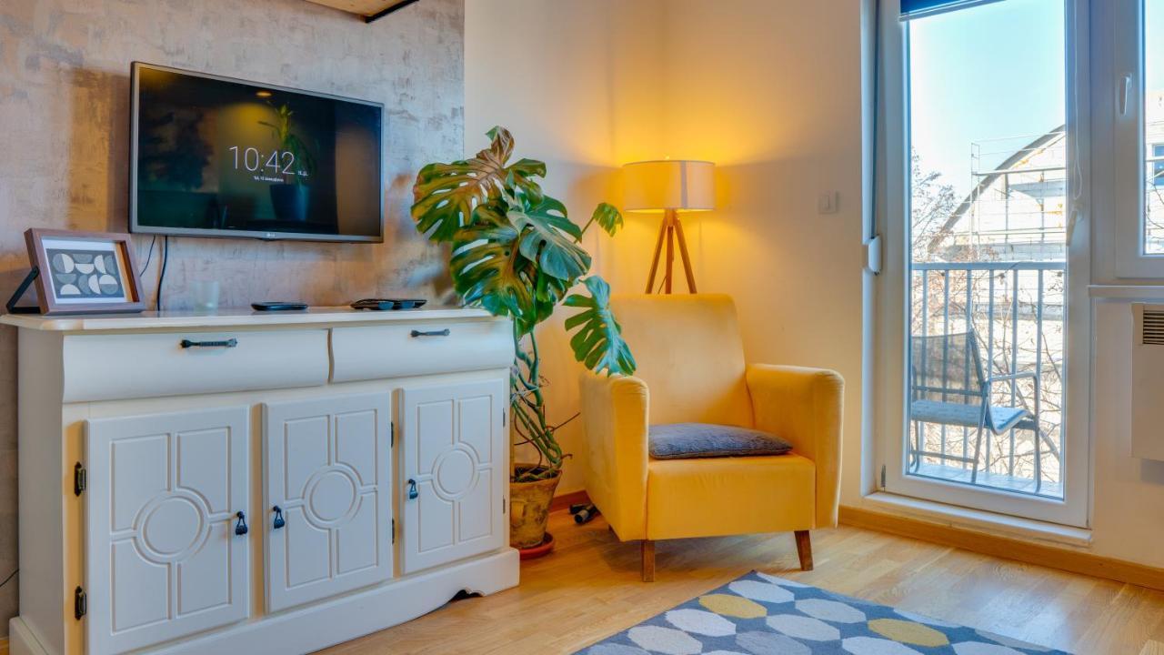 Spa Apartment Yang - Hot Tub, Sauna, Spa Нови Сад Екстериор снимка