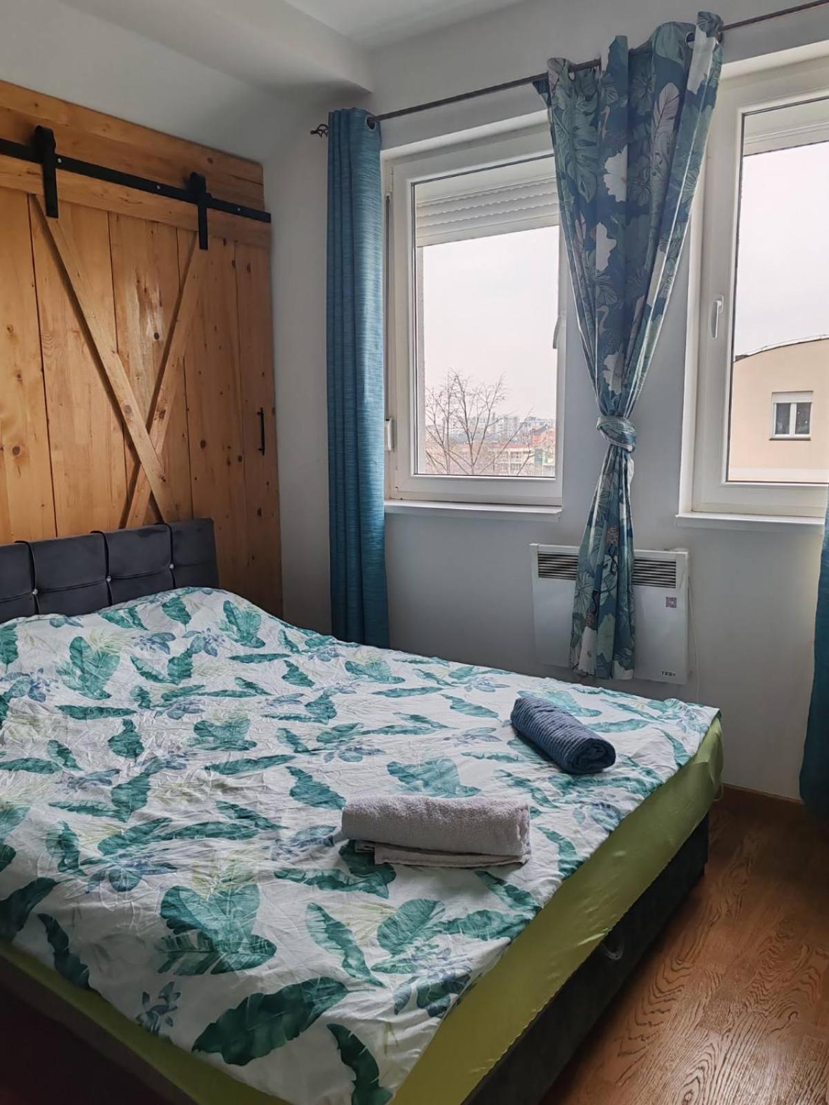 Spa Apartment Yang - Hot Tub, Sauna, Spa Нови Сад Екстериор снимка