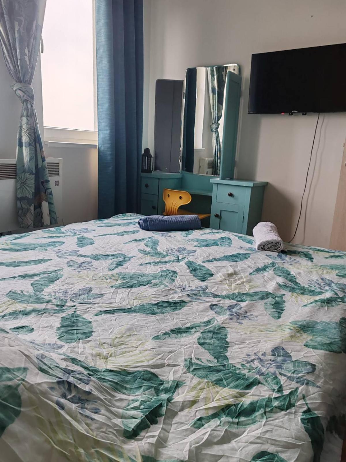Spa Apartment Yang - Hot Tub, Sauna, Spa Нови Сад Екстериор снимка